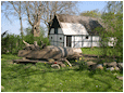 Hestebedgård - bænke sættes op 25. april 2011