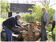 Hestebedgård - bænke sættes op 30. april 2011