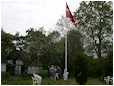Hestebedg�rd - flagstangen rejses 14. maj 2011