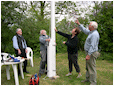 Hestebedgård - flagstangen rejses 14. maj 2011